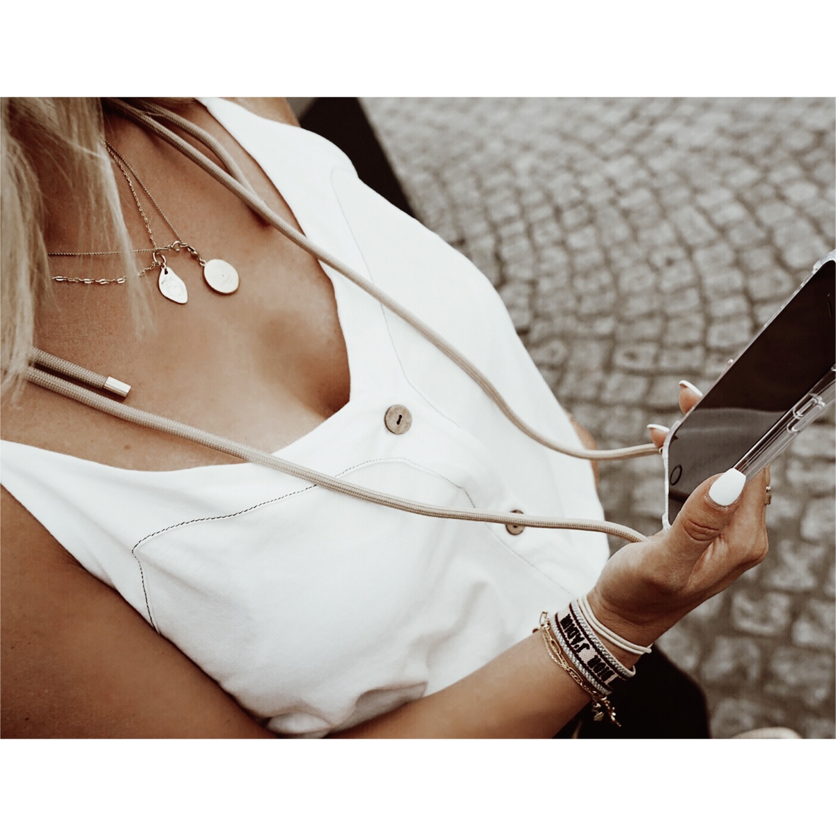 Lookabe LOO007 Gold Nude Necklace for iPhone 7/8+