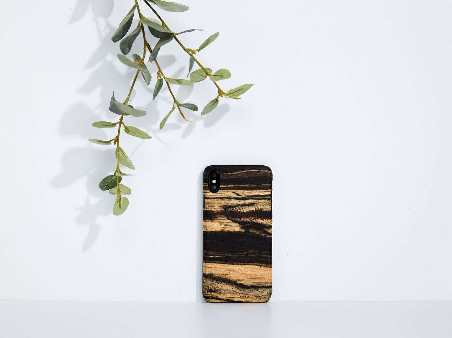MAN&WOOD iPhone XS Max Korpus Valge Eebenmust