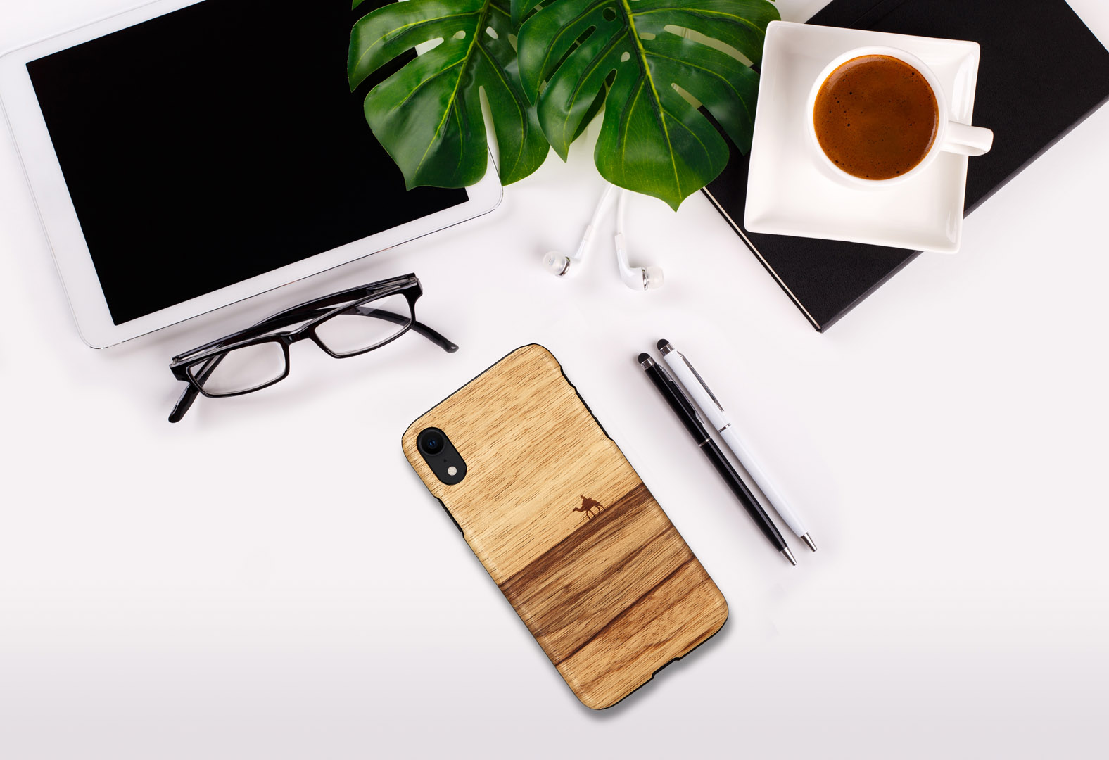 MAN&WOOD iPhone XR Korpus Terra Must