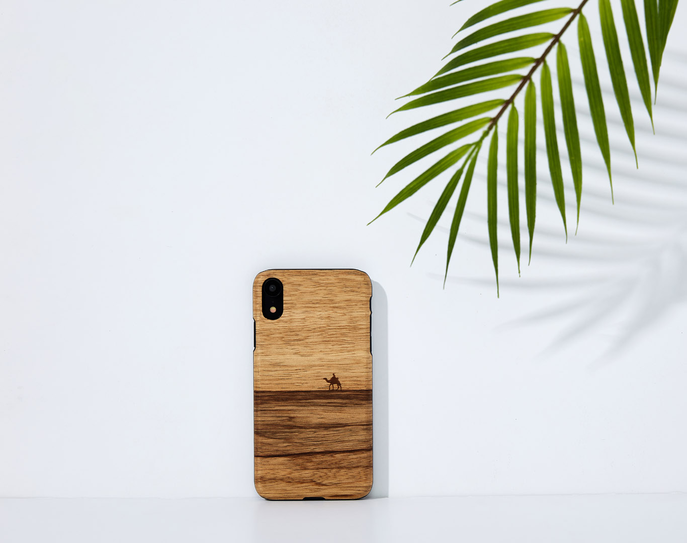 MAN&WOOD iPhone XR Korpus Terra Must