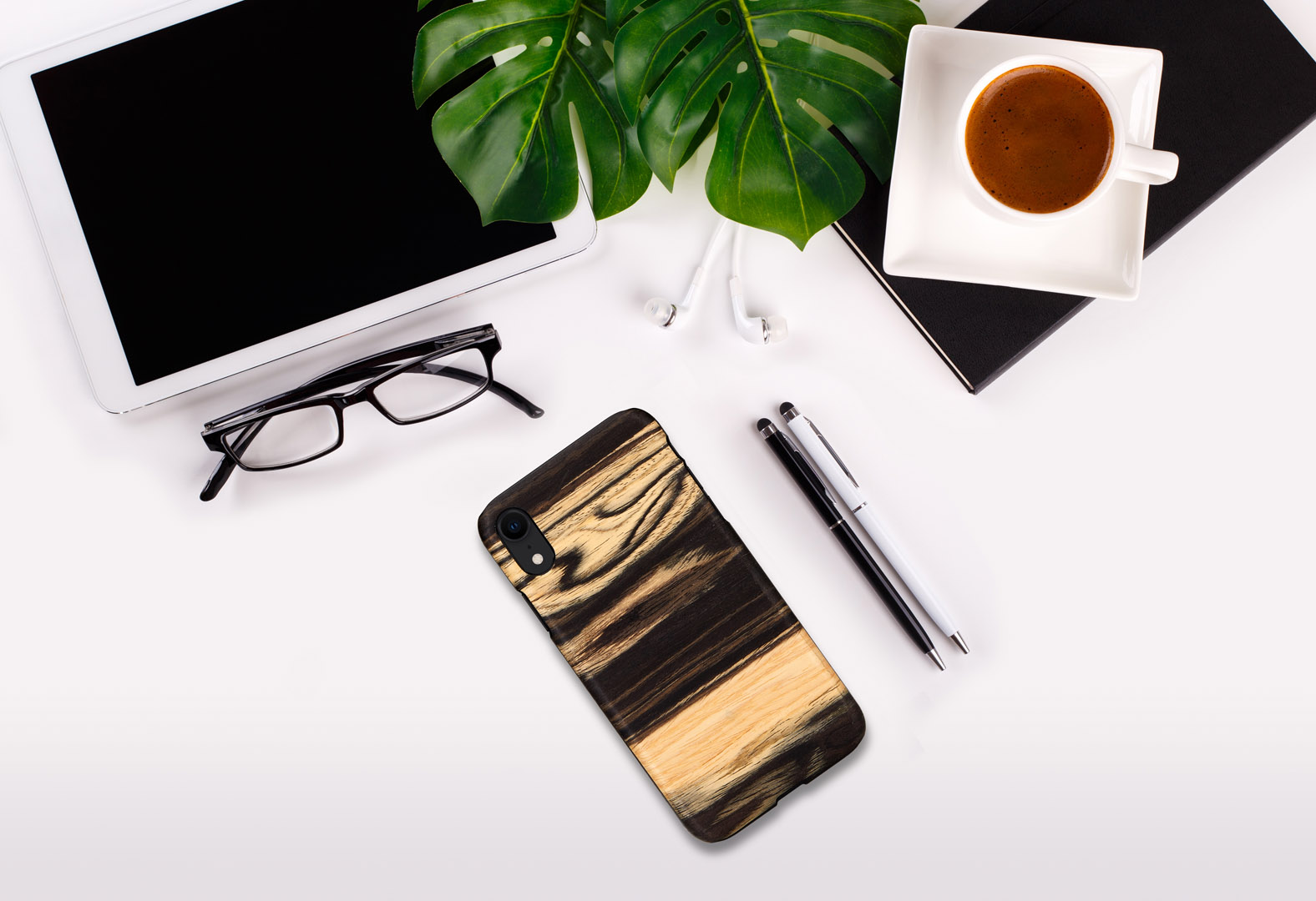 MAN&WOOD iPhone XR Korpus Valge Eebenimust