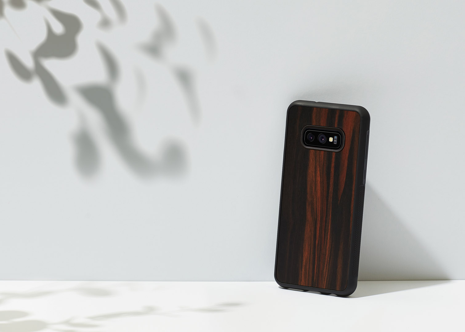 MAN&WOOD Galaxy S10e Korpus Ebony Must