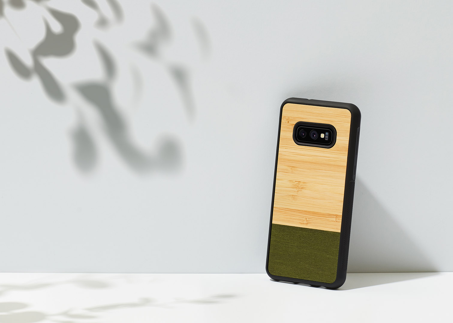 MAN&WOOD Galaxy S10e Korpus Bambusmets Must