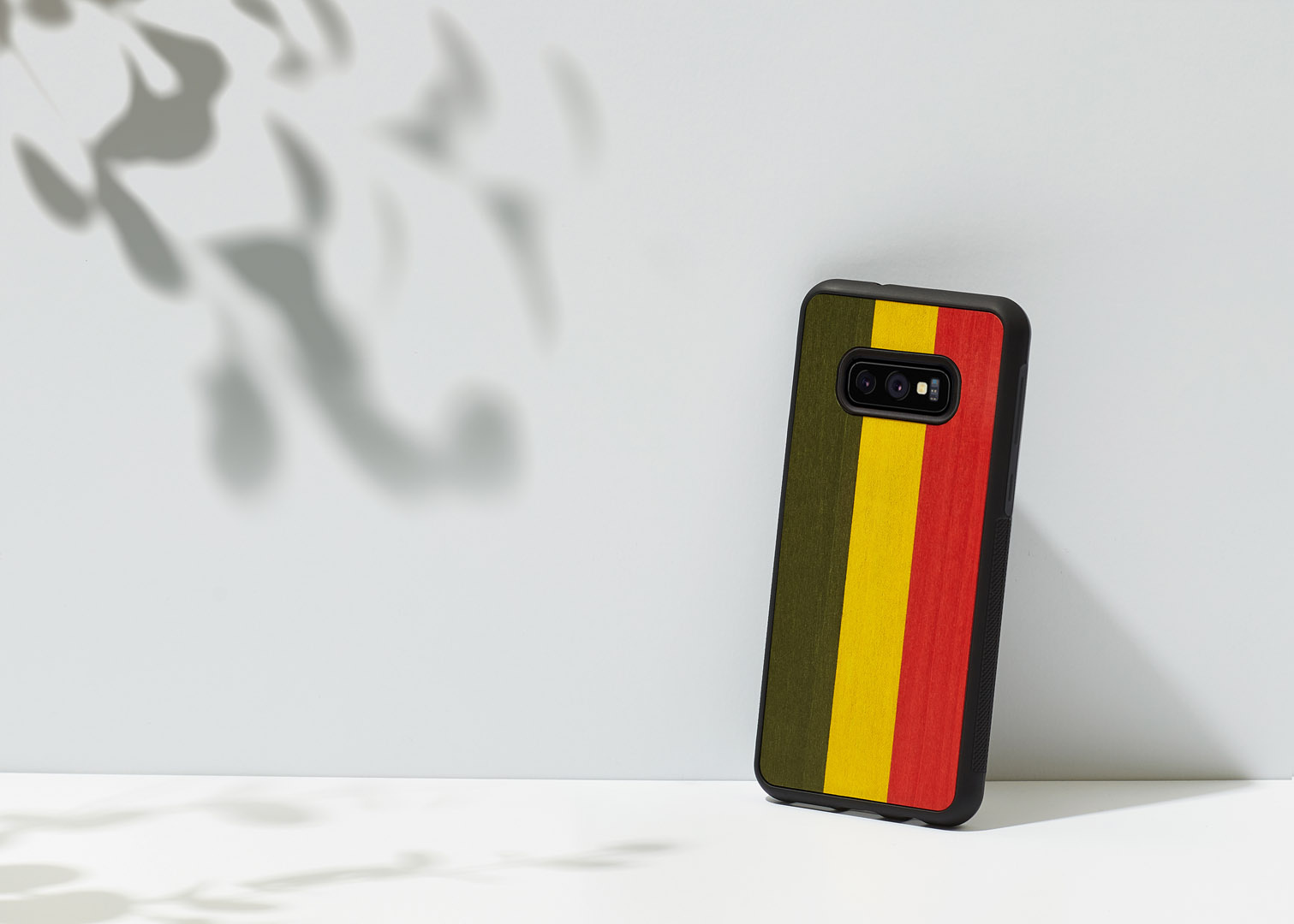 MAN&WOOD Galaxy S10e vāciņš Reggae Black