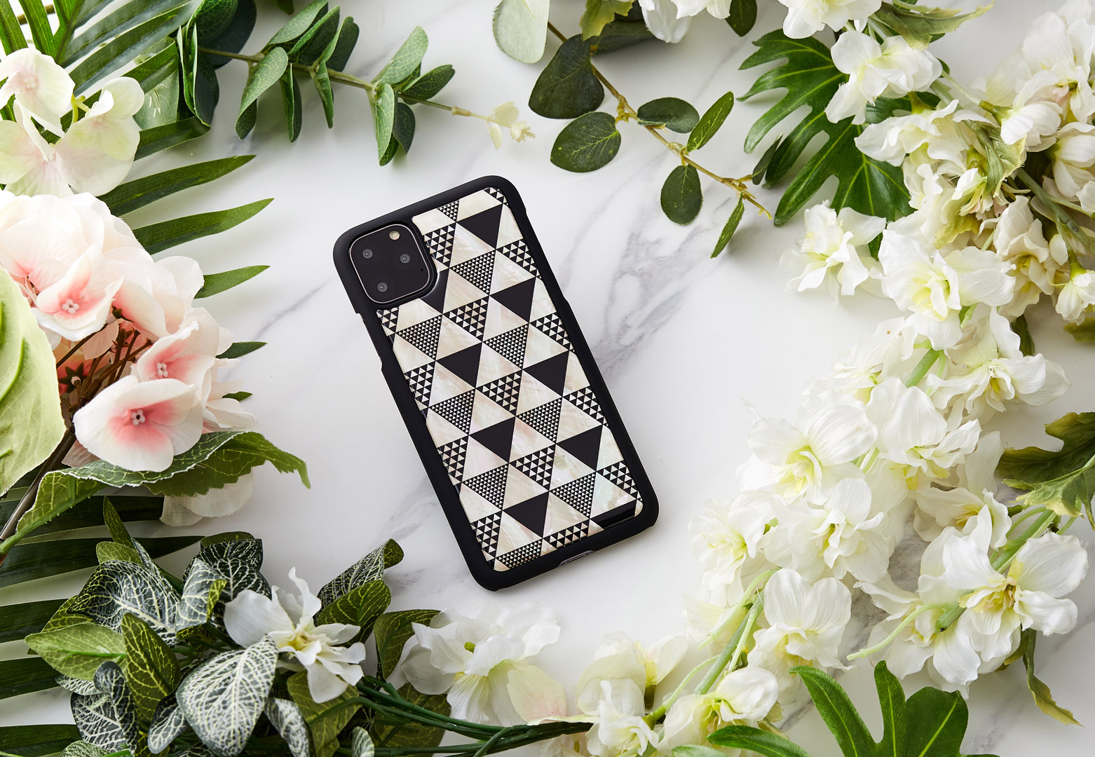 iKins iPhone 11 Pro Max Case Pyramid Black