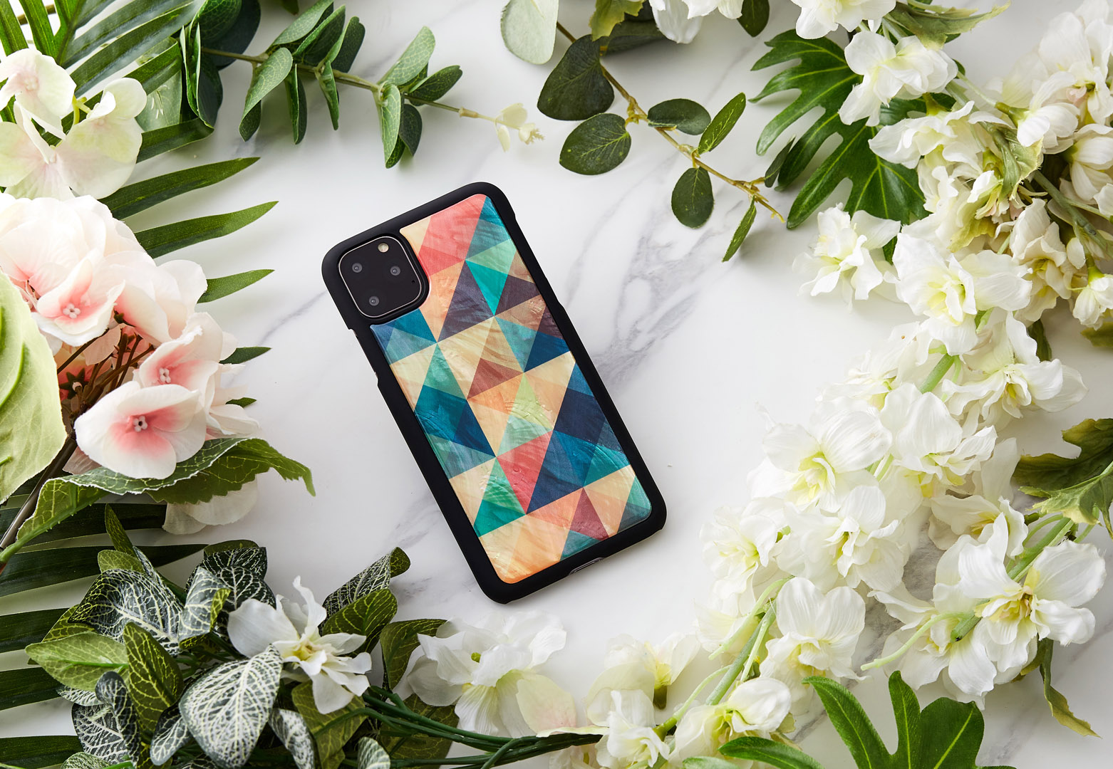 iKins iPhone 11 Pro Max Mosaiik Must Korpus