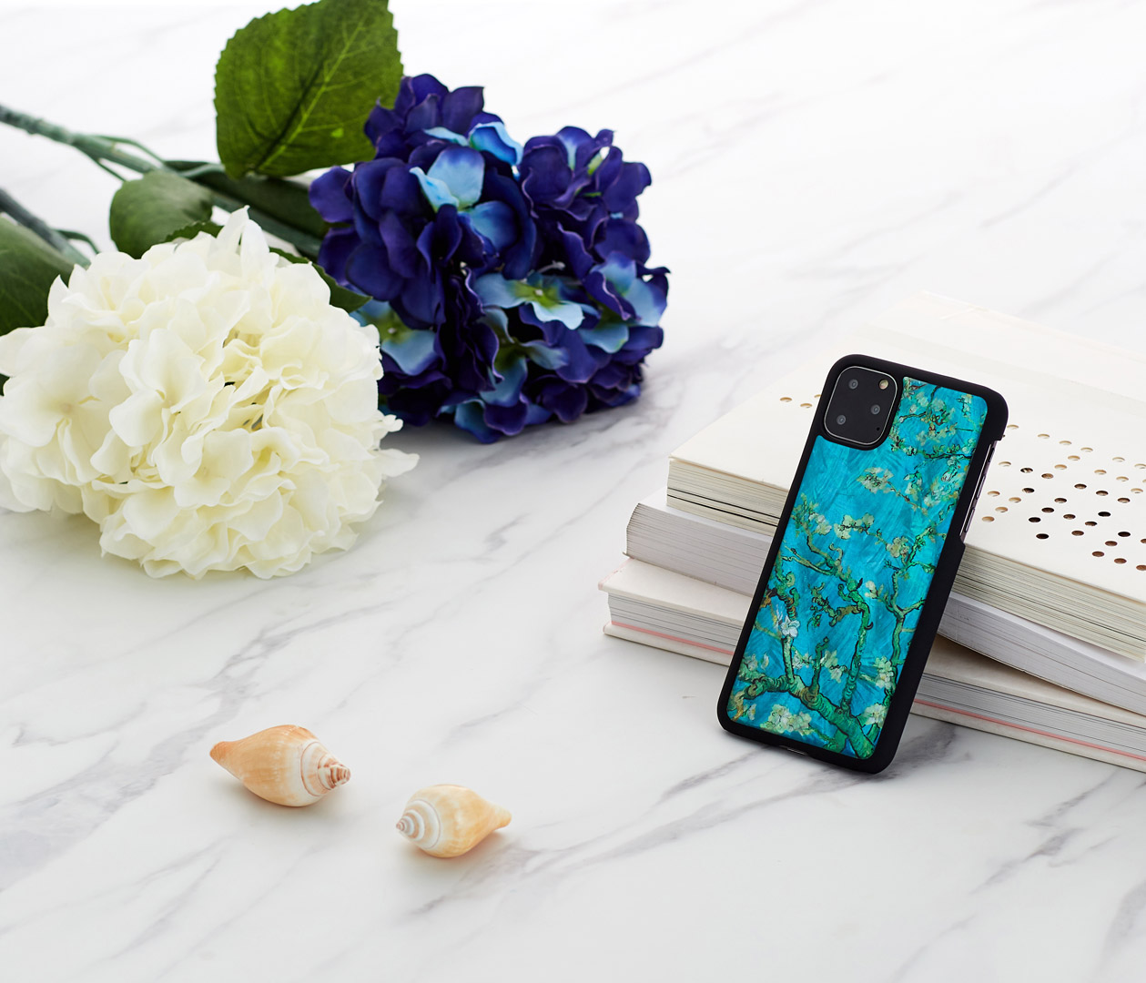 iKins iPhone 11 Pro Max Case Almond Blossom Black