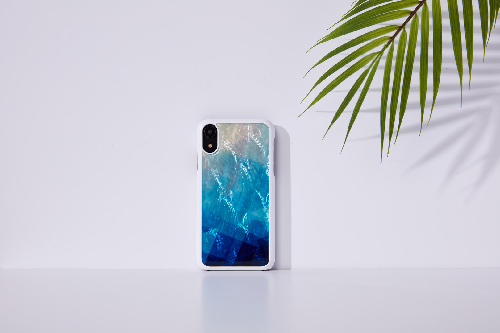 iKins iPhone XR ümbris Sinise Järve Valge