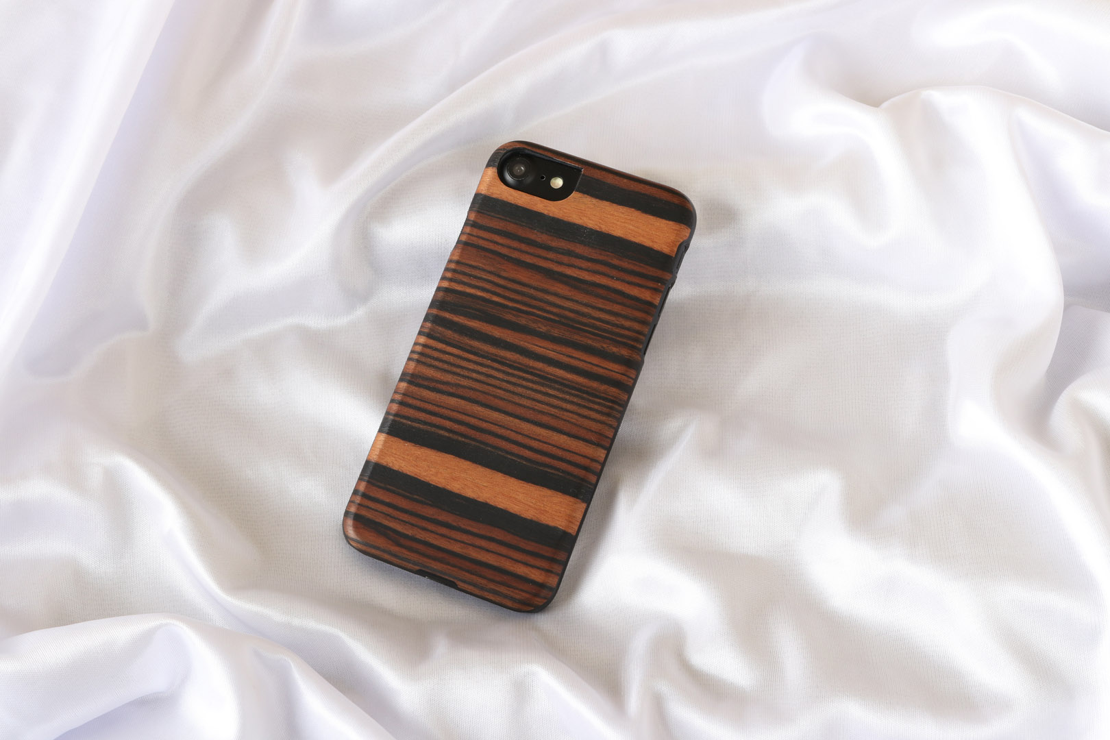 MAN&WOOD iPhone 7/8 Maciņš Ebons Melns Elegants Stils