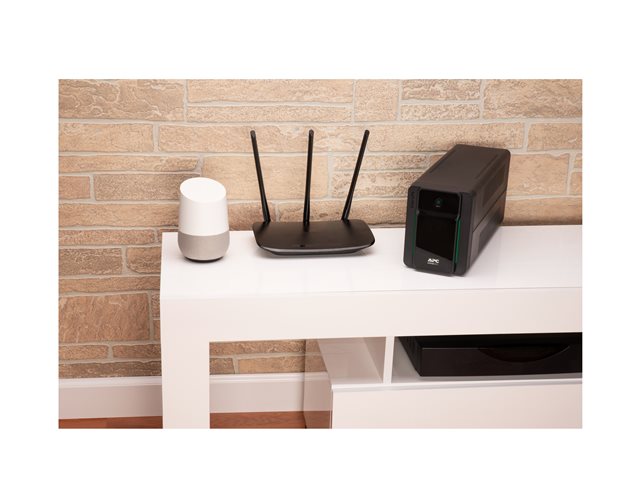 APC Easy UPS BVX 700VA 230V IEC